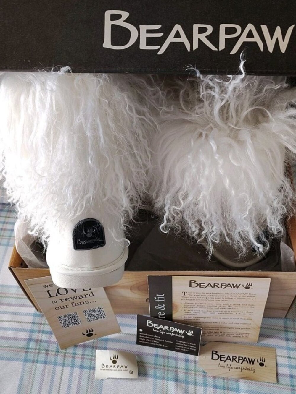 NIB Bearpaw Boo White Boots, Sheep Fur/Wool MSRP 250.00